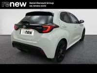 Usado Toyota Yaris Hybrid Style 116 CV (85 kW) 2023 Blanco Berlina