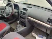 Usado Renault Clio II 80 CV (58 kW) 2004 Negro Berlina