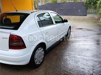 Używany Opel Astra Edition 100 KM (73 kW) 2003 Biały Sedan/Limuzyna