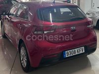 Usado Kia Rio 84 CV (61 kW) 2017 Rojo Berlina