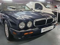 Usado Jaguar XJ8 Executive 239 CV (175 kW) 1998 Azul Berlina