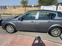 Usado Opel Astra Enjoy 100 CV (73 kW) 2005 Gris / plata Berlina