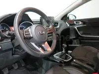 Usado Kia Ceed 100 CV (73 kW) 2021 Rojo Utilitario