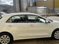 Usado Kia Rio Plus 84 HP (61 kW) 2017 Branco Sedan