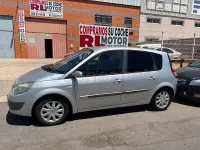 Usado Renault Scénic Dynamique 85 CV (62 kW) 2005 Gris / plata Monovolumen