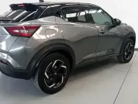 Usado Nissan Juke N-Connecta 143 CV (105 kW) 2023 Skline grey (metalizado) SUV