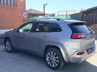 Usado Jeep Cherokee Overland 195 CV (143 kW) 2019 Gris / plata SUV