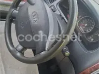 Usado Kia Carnival EX 144 CV (105 kW) 2004 Gris / plata Monovolumen