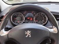 Usado Peugeot 5008 Allure 120 CV (88 kW) 2015 Beige Monovolumen