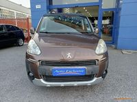 Usado Peugeot Partner Tepee Outdoor 115 CV (84 kW) 2014 Marrón Monovolumen
