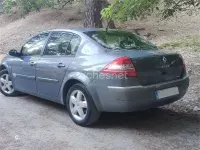 Usado Renault Mégane Dynamique 110 CV (80 kW) 2006 Azul Berlina