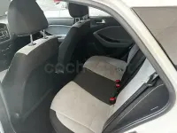 Usado Hyundai i20 90 CV (66 kW) 2016 Blanco Berlina