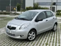 Usado Toyota Yaris 87 CV (63 kW) 2008 Gris / plata Utilitario