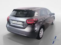 Usado Mercedes A180 109 CV (80 kW) 2017 Gris Utilitario