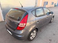 Usado Hyundai i30 Classic 109 CV (80 kW) 2009 Negro Berlina