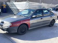 Usado Renault Laguna 115 CV (84 kW) 1996 Gris / plata Berlina