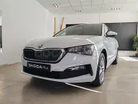 Usado Skoda Scala Ambition 110 CV (80 kW) 2021 Blanco Utilitario