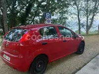 Usado Fiat Punto Active 75 CV (55 kW) 2010 Rojo Utilitario