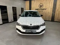 Usado Skoda Scala Active 95 CV (69 kW) 2022 Blanco Utilitario