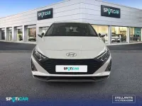 Usado Hyundai i20 80 CV (58 kW) 2025 Blanco Utilitario