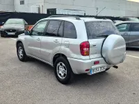 Usado Toyota RAV4 Luna 125 CV (91 kW) 2004 Gris / plata SUV