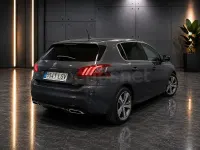 Usado Peugeot 308 GT-line 130 CV (95 kW) 2020 Gris / plata Berlina