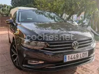 Usado VW Passat Executive 150 CV (110 kW) 2021 Negro Familiar