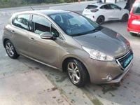 Usado Peugeot 208 Allure 92 CV (67 kW) 2015 Beige Utilitario