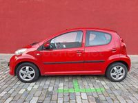 Usado Peugeot 107 68 CV (50 kW) 2007 Rojo Utilitario
