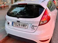 Usado Ford Fiesta Trend 100 CV (73 kW) 2014 Blanco Utilitario
