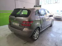 Usado Mercedes B180 109 CV (80 kW) 2005 Beige Monovolumen