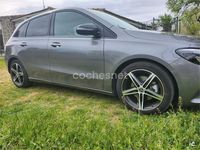 Usado Mercedes B200 150 CV (110 kW) 2021 Gris / plata Monovolumen