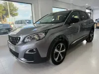 Usado Peugeot 3008 Allure 130 CV (95 kW) 2017 Gris / plata SUV