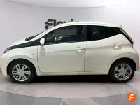 Usado Toyota Aygo X-play 69 CV (50 kW) 2017 Blanco Utilitario