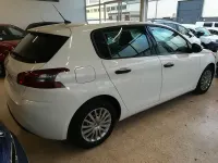 Usado Peugeot 308 Access 100 CV (73 kW) 2019 Blanco Berlina