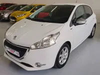 Usado Peugeot 208 Allure 82 CV (60 kW) 2014 Blanco Utilitario