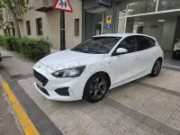 Usado Ford Focus ST-Line 125 CV (91 kW) 2016 Blanco Berlina