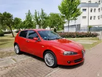 Usado Alfa Romeo 147 105 CV (77 kW) 2007 Rojo Utilitario