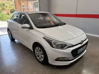Usado Hyundai i20 101 CV (74 kW) 2017 Blanco Utilitario