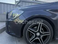 Usado Mercedes CLA200 136 CV (100 kW) 2015 Violeta / lila Berlina