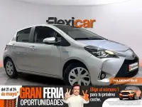Usado Toyota Yaris Hybrid Active 100 CV (73 kW) 2019 Gris