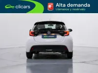 Usado Toyota Yaris Hybrid Active 75 CV (55 kW) 2021 Blanco Berlina