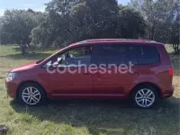 Usado VW Touran Advance 105 CV (77 kW) 2012 Rojo Monovolumen