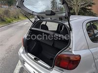 Usado Toyota Yaris Sol 75 CV (55 kW) 2004 Gris / plata Berlina