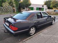 Usado Mercedes E280 Avantgarde 193 CV (141 kW) 1998 Azul Berlina