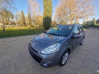 Usado Renault Clio GrandTour Dynamique 85 CV (62 kW) 2010 Gris / plata Familiar