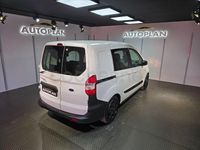 Usado Ford Tourneo Courier Ambiente 75 CV (55 kW) 2015 Blanco Monovolumen