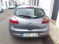 Usado Renault Mégane Dynamique 105 CV (77 kW) 2008 Gris / plata Berlina