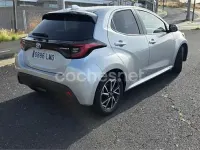 Usado Toyota Yaris Hybrid Active 116 CV (85 kW) 2021 Gris / plata Berlina