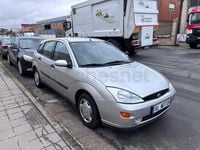 Usado Ford Focus Trend 100 CV (73 kW) 2002 Gris / plata Berlina